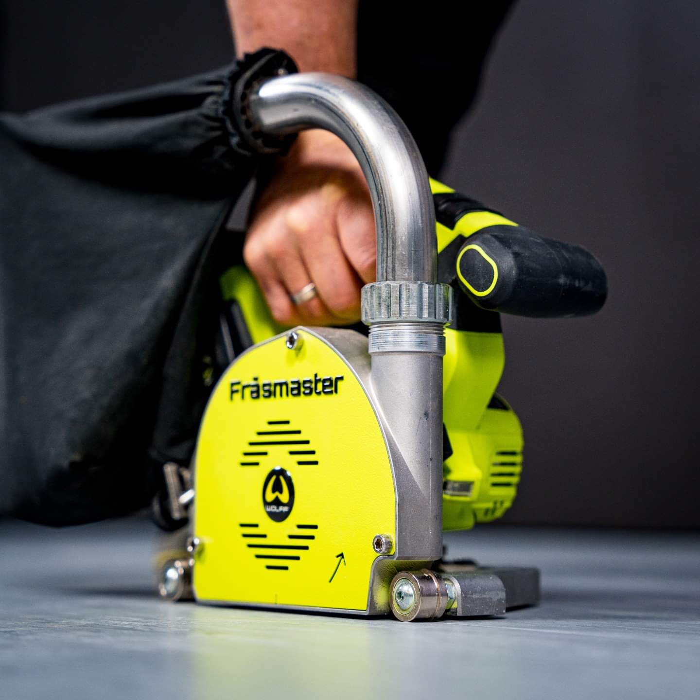 WOLFF鋰電池地板開槽機操作