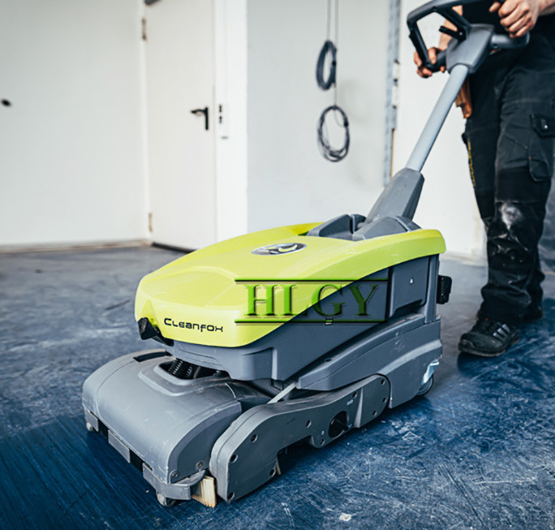 使用德國WOLFF鋰電清潔機CleanFox進行地板清潔工作